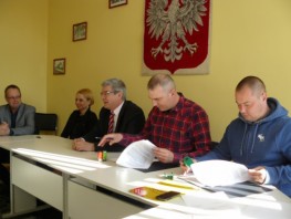 Podpisanie umowy na remony szkół 1.JPG