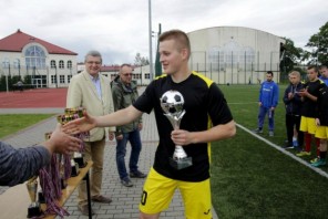 Wręczenie pucharów i medali za Gminna Liga Piłki Nożnej